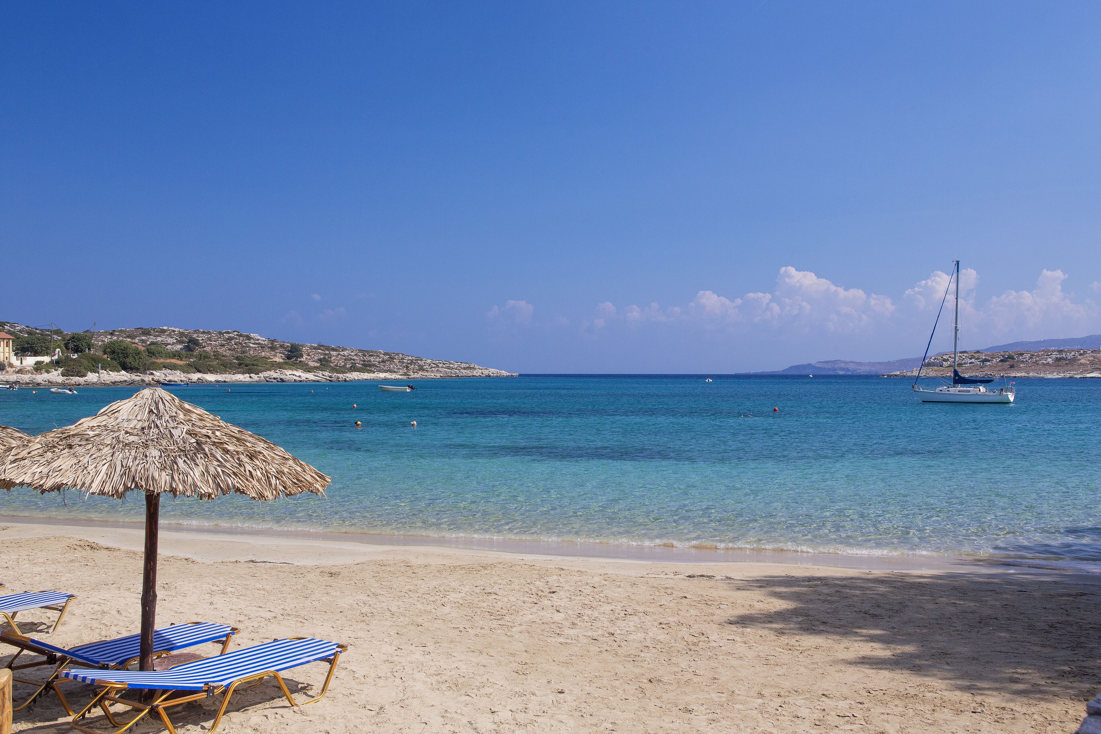 Beach nearby, sun loungers, beach towels