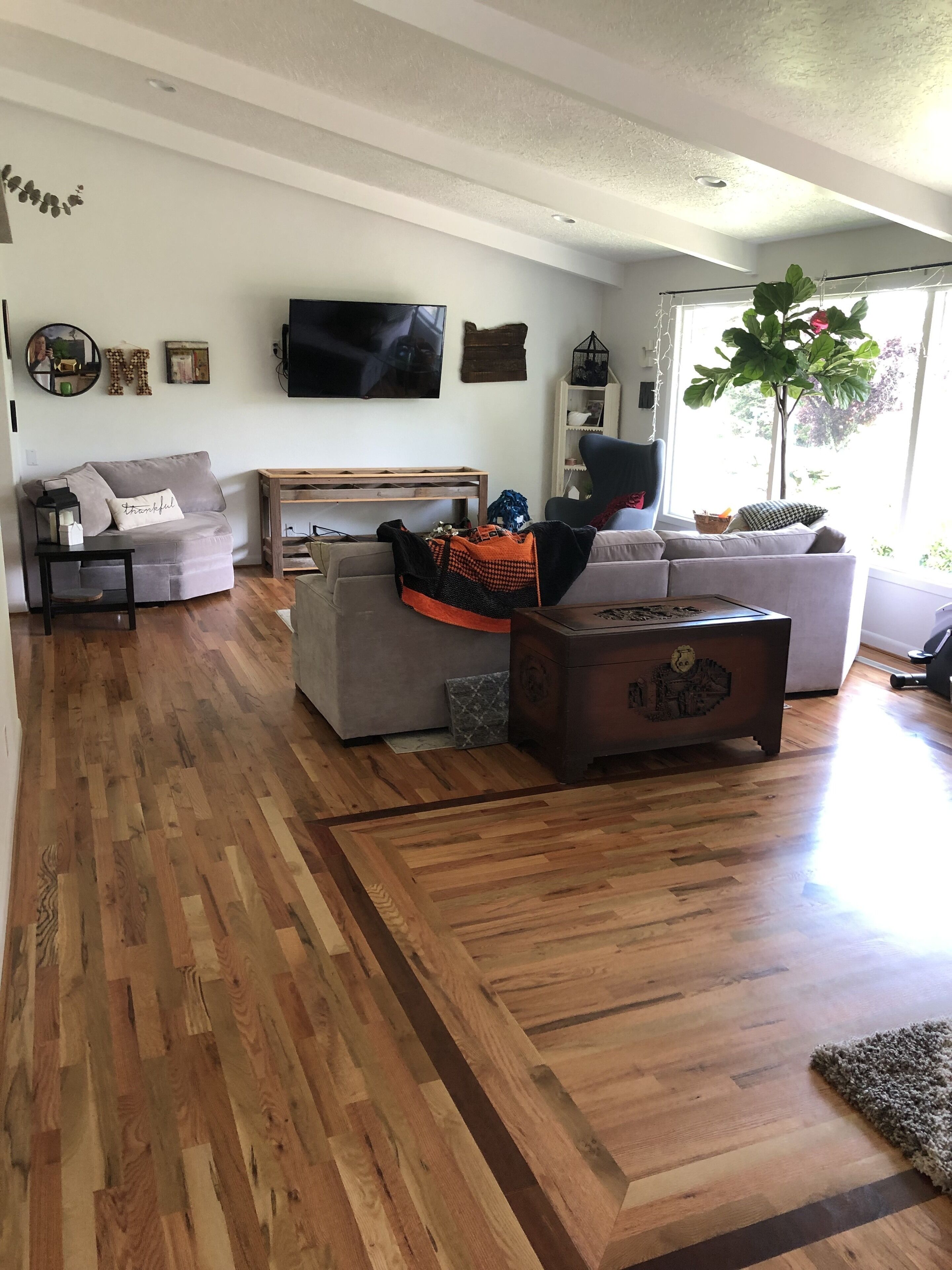 Quiet Neighborhood 2 Miles South Of Downtown. Large house can sleep 6-8 people.