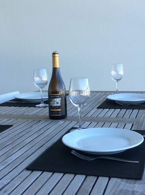 Outdoor dining - Luxury apartment, near center, with large terrace and beautiful sea view (Nazaré)