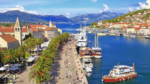 A coastal town with a marina, a prominent church, and a promenade lined with palm trees. - House with a unique view of the sea, islands in a quite position, EV-ready (Kaštel Sućurac)