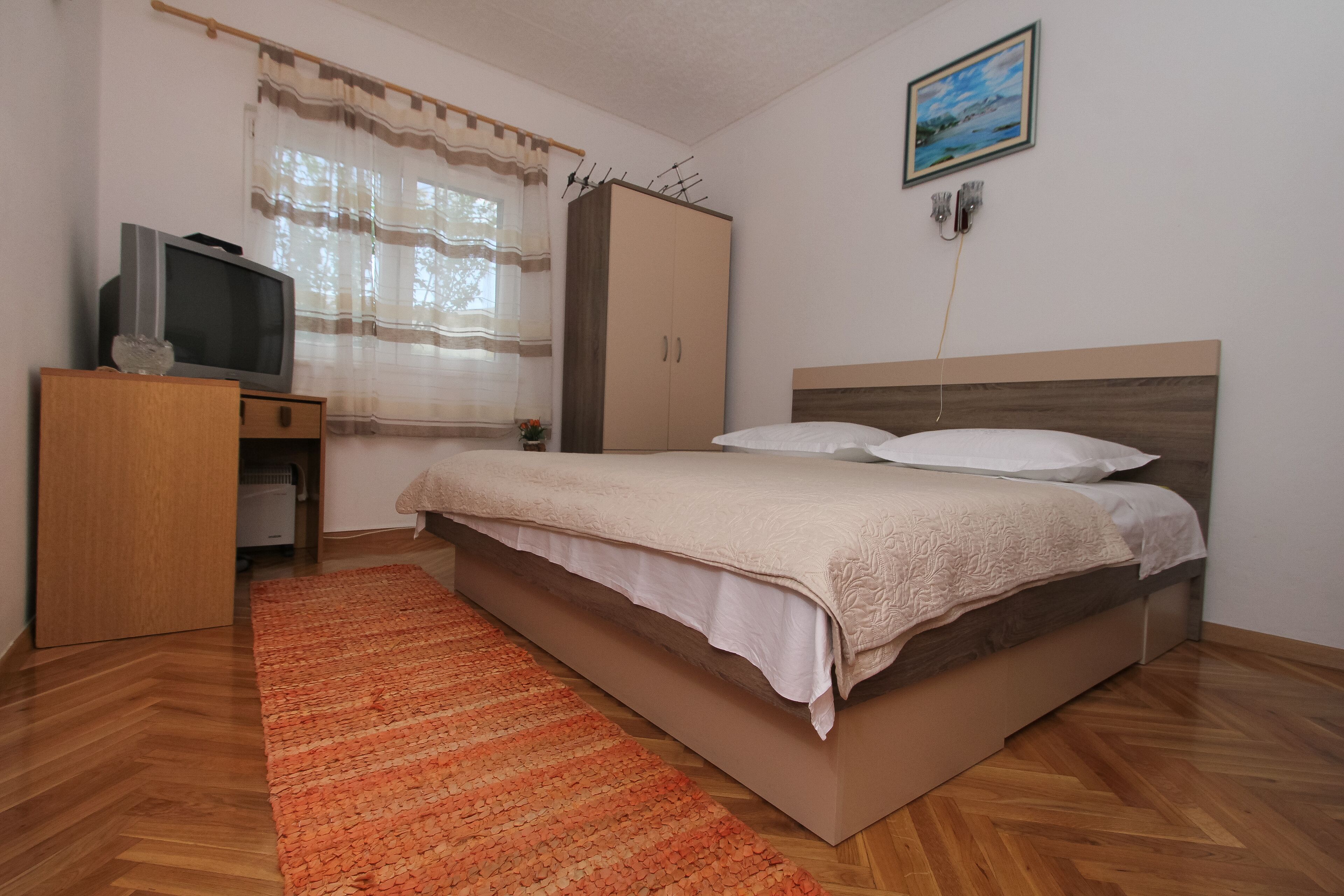 3 bedrooms, iron/ironing board, travel cot, free WiFi