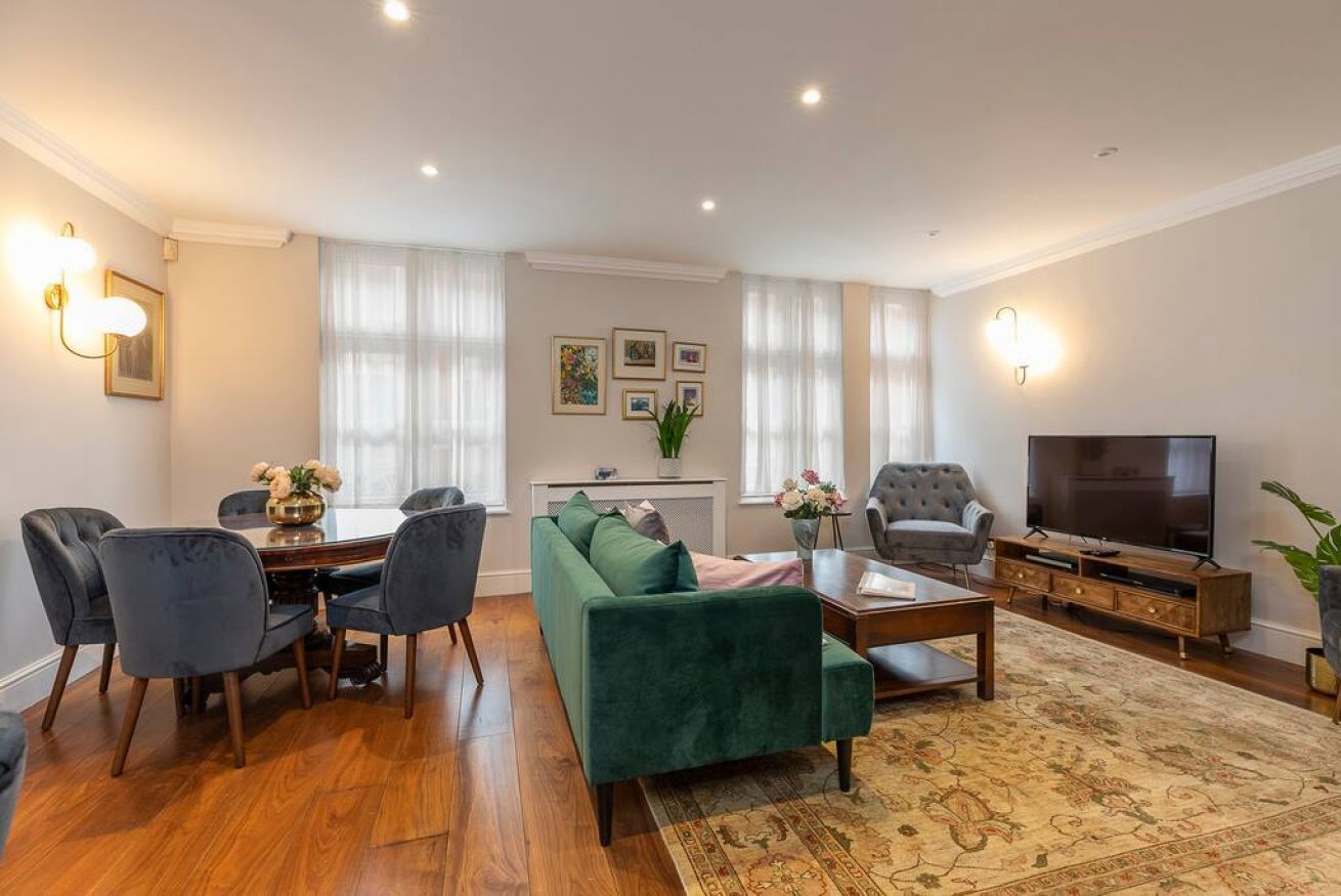 Beautiful 2 bed apt in the heart of Mayfair, close to Tube
