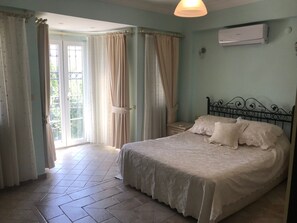 4 bedrooms, in-room safe, iron/ironing board, free WiFi