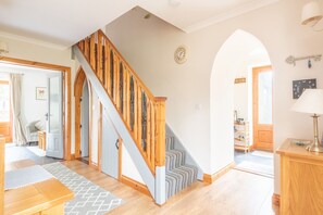 المنشأة من الداخل