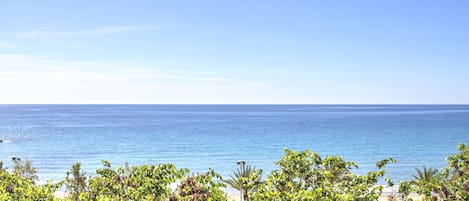 Accommodatie ligt op het strand, strandlakens