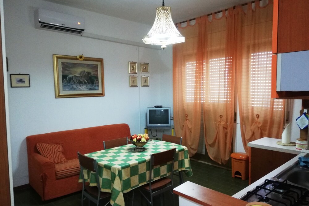 Two-room apartment with parking space - Lamezia Terme sea area