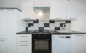 Kühlschrank, Herdplatte, Geschirrspüler