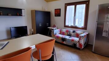 TV, fireplace, stereo