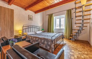 4 bedrooms, in-room safe, travel crib, free WiFi