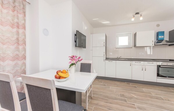 Fridge, stovetop, dishwasher, coffee/tea maker - Nice apartment in Biograd na Moru (Biograd na Moru)