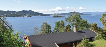 Beautiful home in Sandvoll with house sea view
