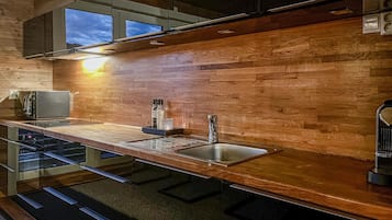 Refrigerador, placa de cocina, lavavajillas, cafetera/tetera