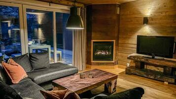 Fireplace, DVD player