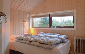 4 bedrooms, travel cot, free WiFi