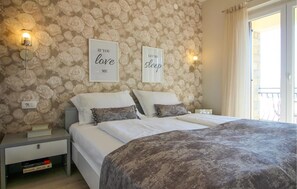 2 bedrooms, soundproofing, iron/ironing board, free WiFi