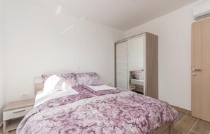 1 bedroom, free WiFi, bed sheets