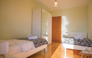 3 bedrooms, free WiFi, bed sheets