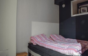 3 bedrooms, travel cot, Internet