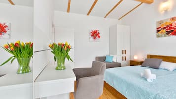 8 camere, una cassaforte in camera, culla da viaggio, Wi-Fi gratuito