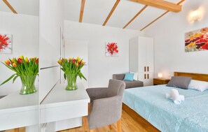 8 habitaciones, caja de seguridad en la habitación y cuna de viaje 
