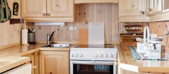 Stunning home in Sjusjøen with kitchen