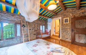2 bedrooms, travel crib, free WiFi