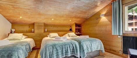 2 bedrooms, iron/ironing board, travel crib, WiFi (free)