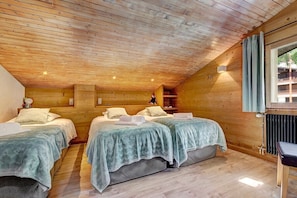2 bedrooms, iron/ironing board, travel cot, free WiFi