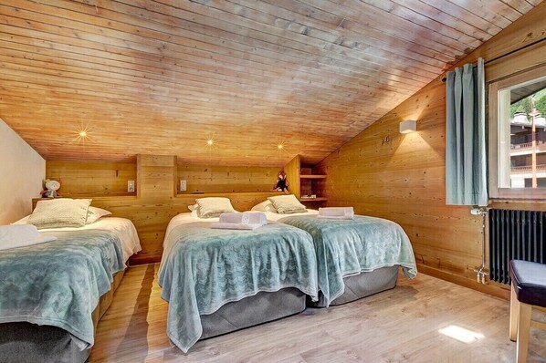 2 bedrooms, iron/ironing board, travel cot, free WiFi