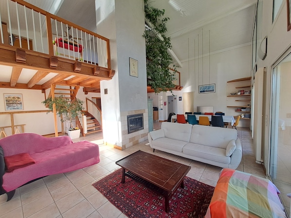 TV, fireplace, DVD player, ping pong