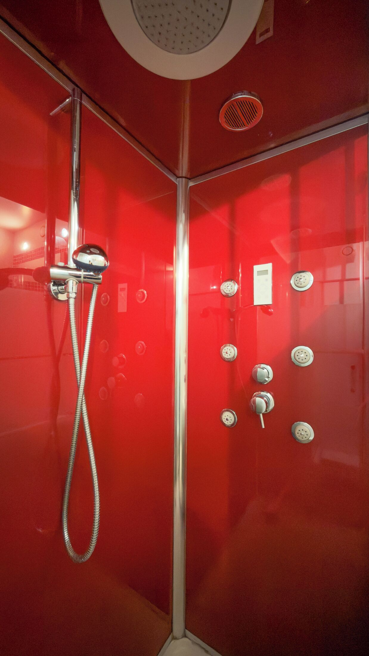 Haartrockner, Handtücher, Seife, Shampoo
