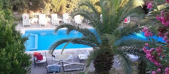 small paradise, villa, pool, 400M Nice beach, the countryside in the city center.