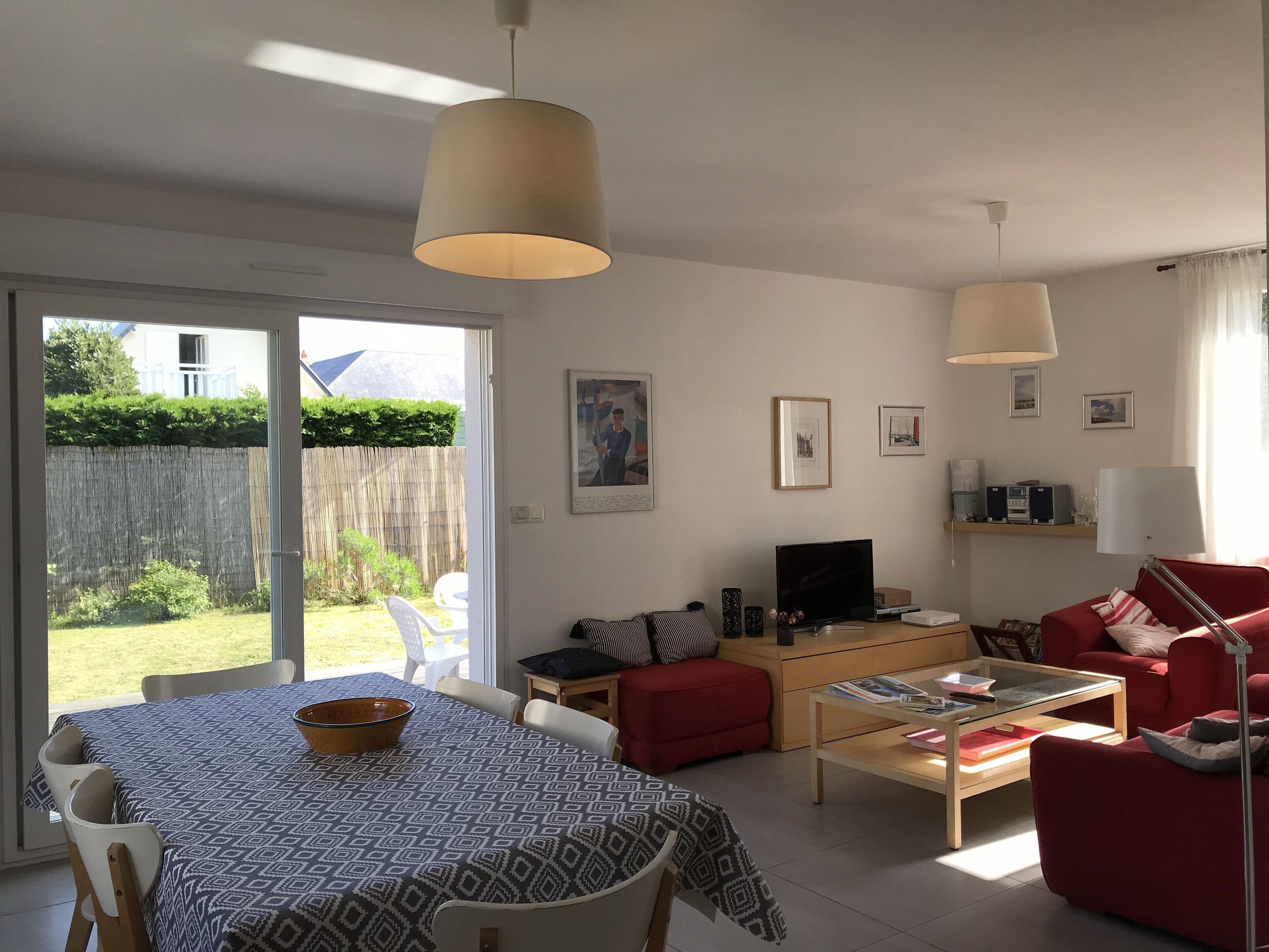 Nice and bright house with south facing garden, 500metres from the sea.