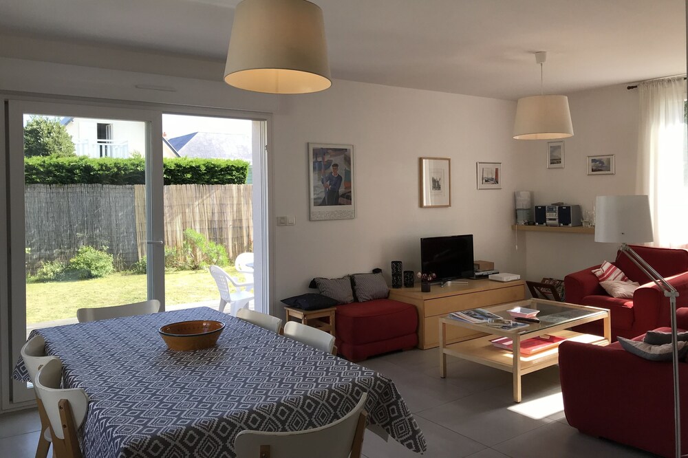 Nice and bright house with south facing garden, 500metres from the sea.
