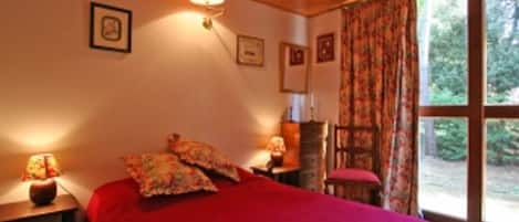 4 bedrooms, iron/ironing board, travel cot, WiFi