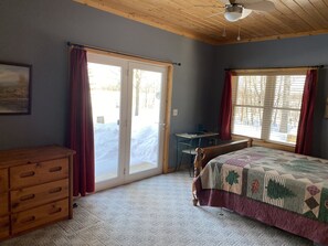 2 bedrooms, desk, travel cot, free WiFi