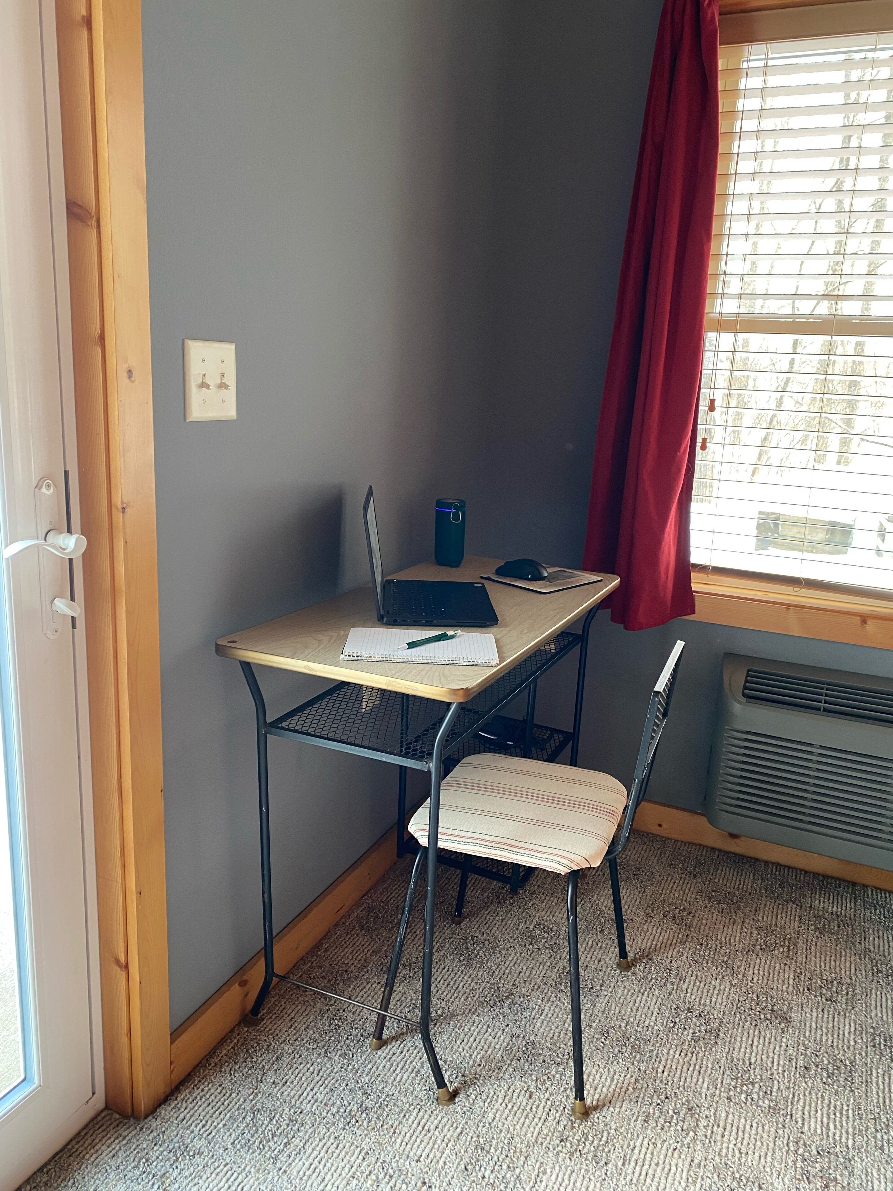 YEAR-ROUND Private, Cozy Cabin - Beautiful Views & 2 Boats, Kayak and Canoe