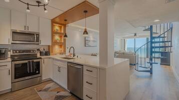 Réfrigérateur, micro-ondes, four, lave-vaisselle