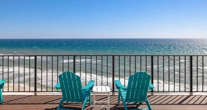 *NEWLY RENOVATED* Beachfront Edgewater Penthouse 3bd/3ba FREE beach chairs