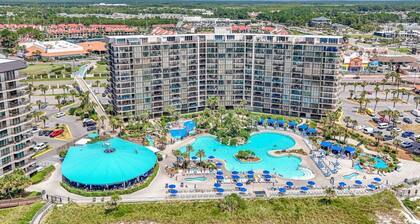 *NEWLY RENOVATED* Penthouse 3bd/3ba FREE beach chairs/tennis/pickleball/fitness