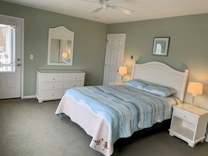 3 bedrooms, desk, iron/ironing board, travel cot