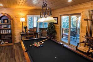 Game room - Tons of space for all the family reunion this summer! (Brian Head)