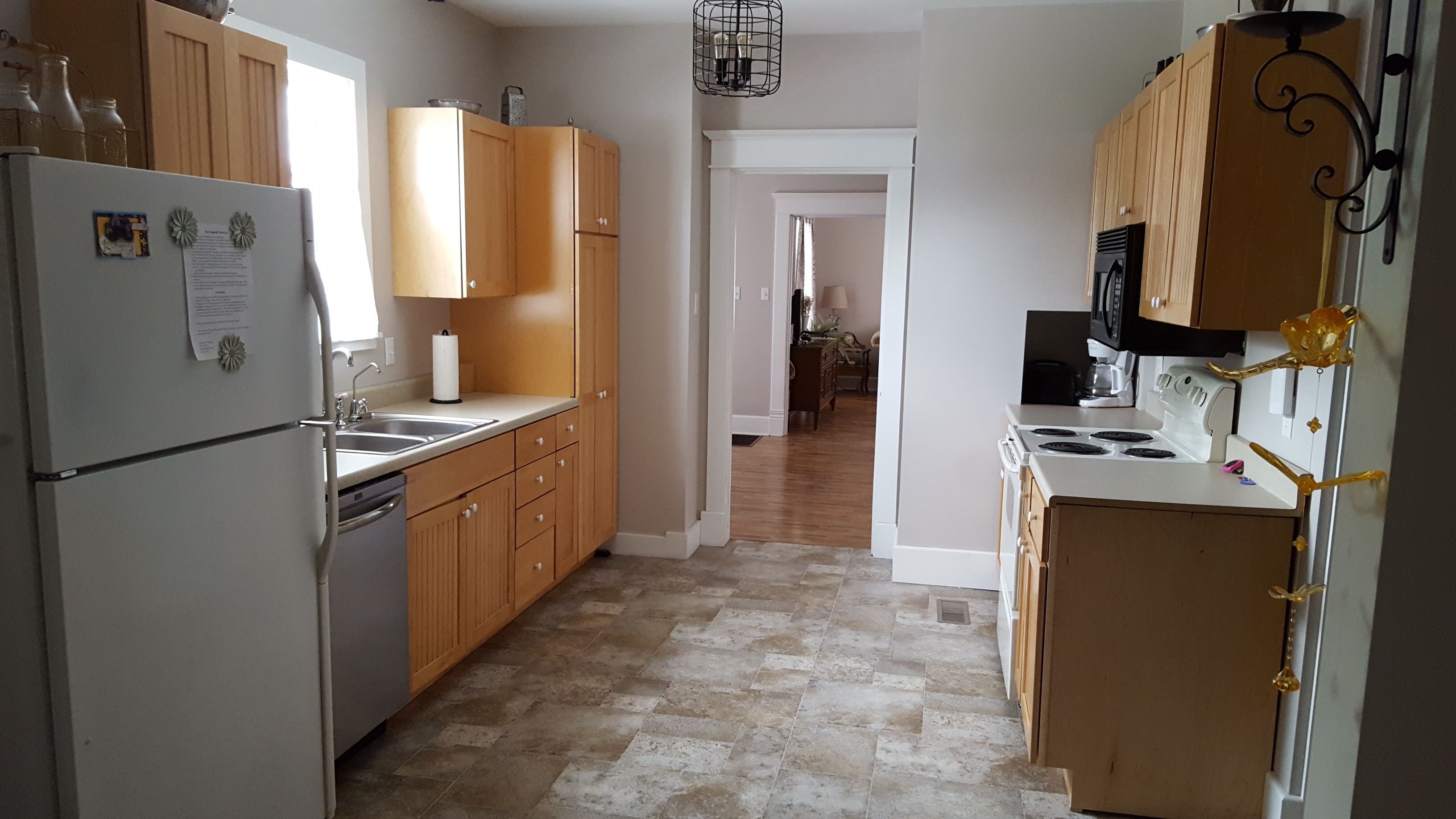 The Dragonfly Guest House, 3 Bedroom, 3 Bath, sleeps 8