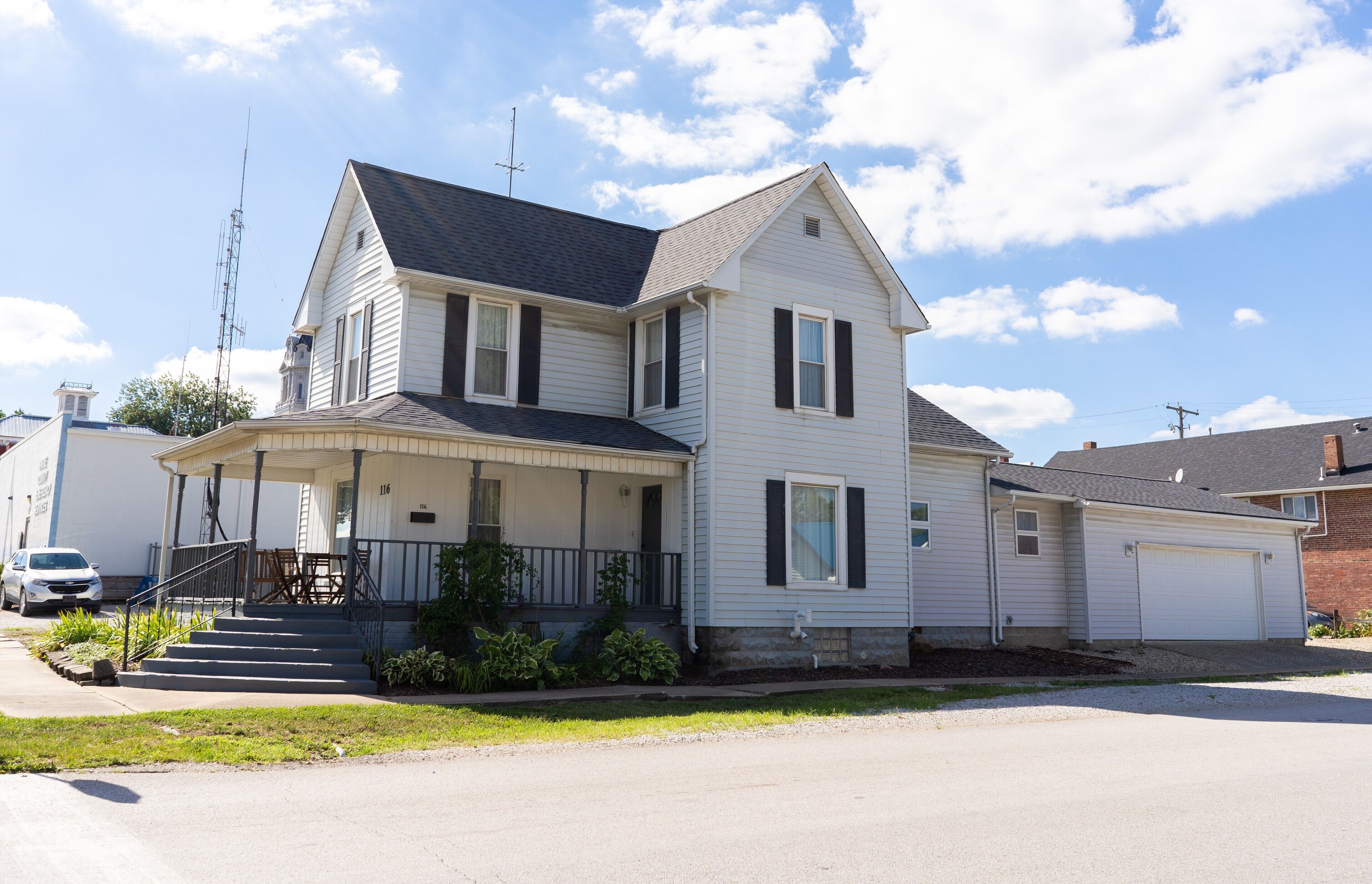 The Dragonfly Guest House, 3 Bedroom, 3 Bath, sleeps 8