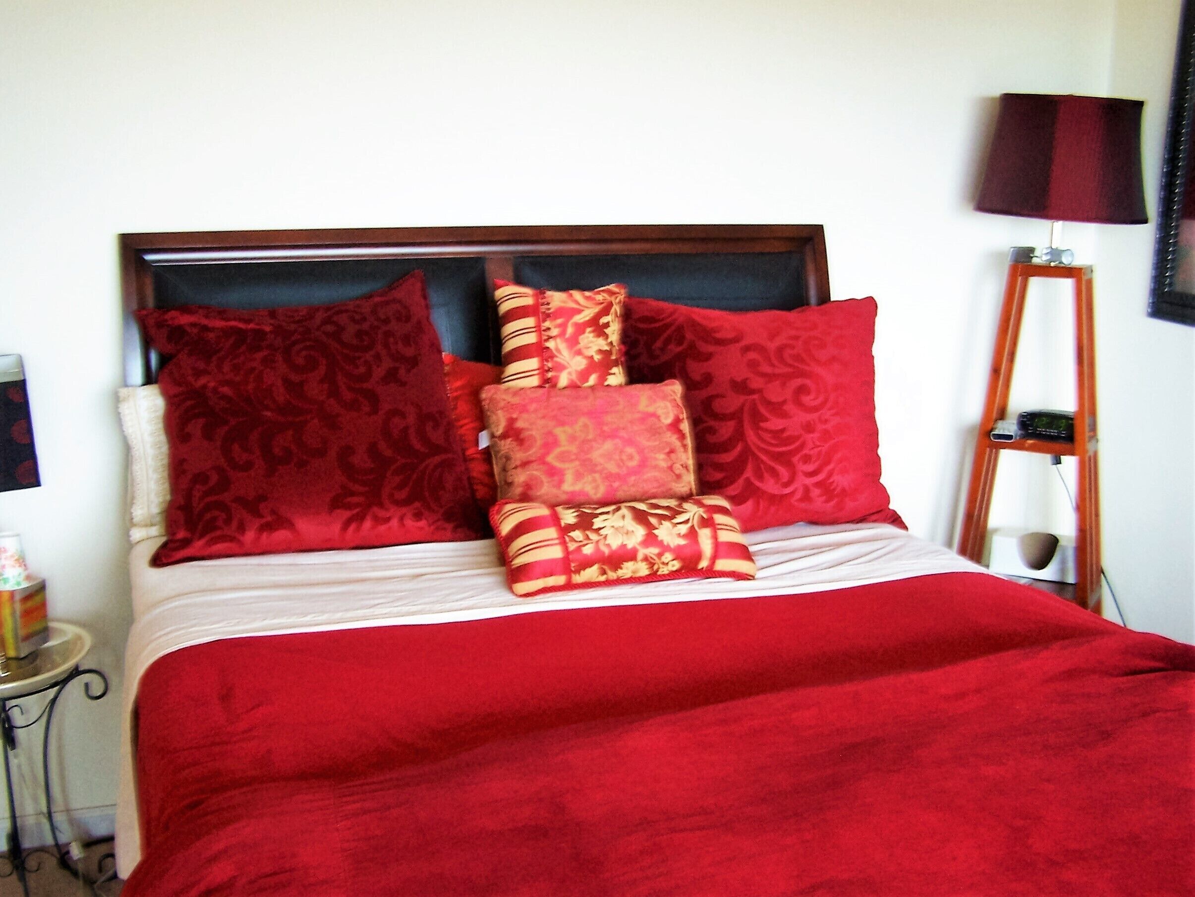 Charming Lake View House in a garden setting