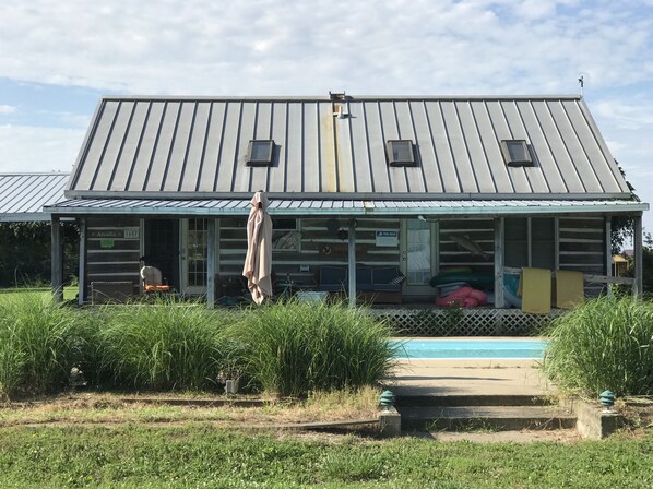 Exterior - Pet & Family Friendly Log Cabin On Family Farm (Hopkinsville)