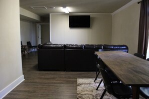 Interior - Spacious-18 Person Retreat (Ocoee)