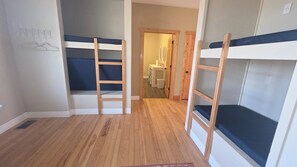 3 bedrooms, WiFi - Spacious-18 Person Retreat (Ocoee)