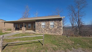 Exterior - Spacious-18 Person Retreat (Ocoee)