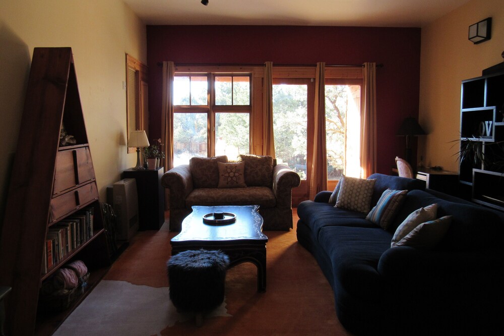 Woodstock -A lovely open, light filled apartment